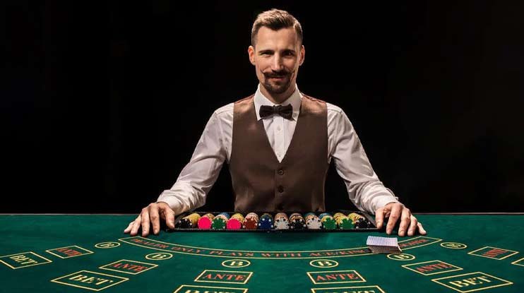 Meja permainan Bingo dengan kartu dan bola di royalwin bersama pemain Indonesia